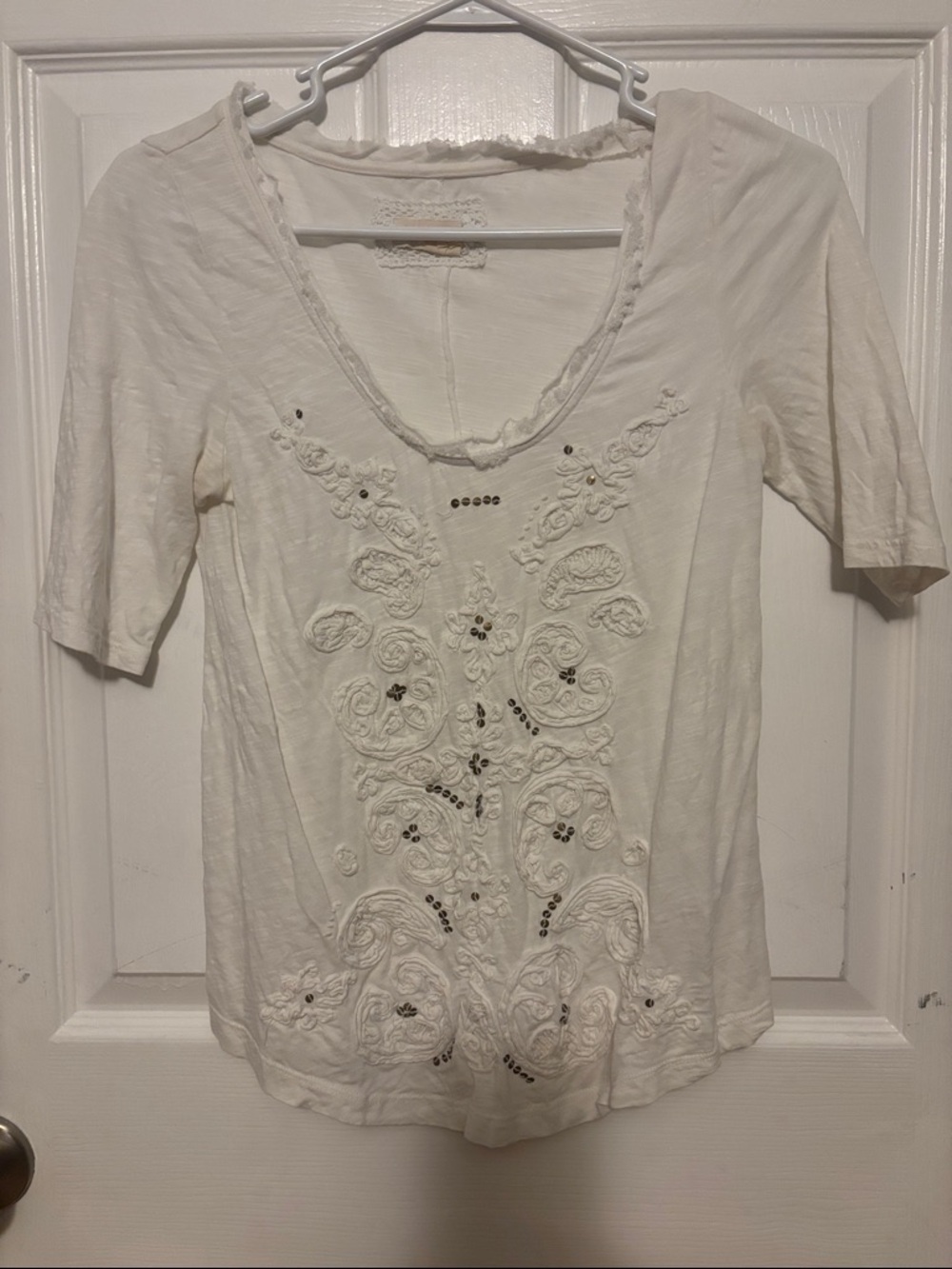 Anthropologie Cream Embroidered Scoop Neck Short Sleeve Tee